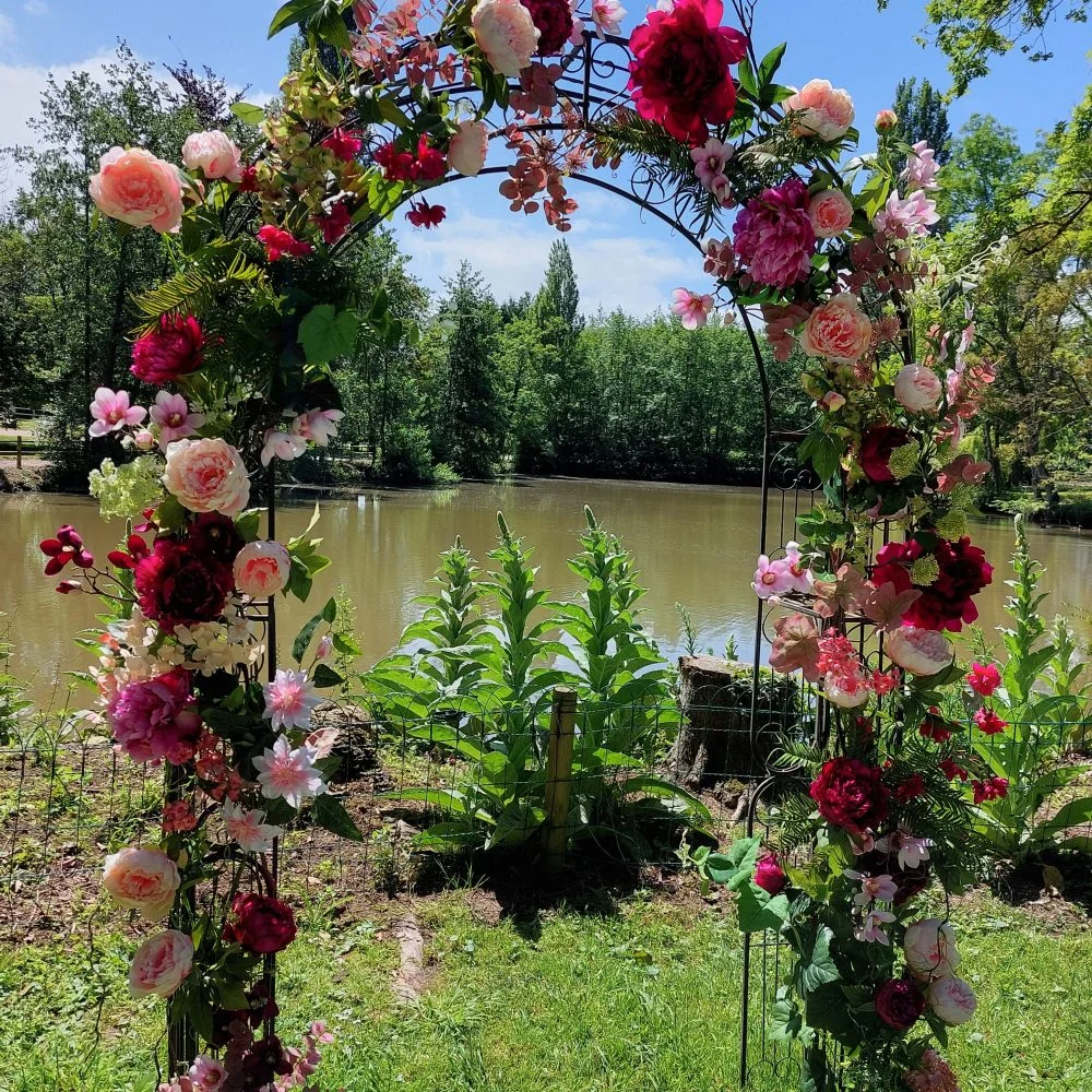 ARCHE EN FLEURS ARTIFICIELLES, par Apothéose, fleuriste à Caen