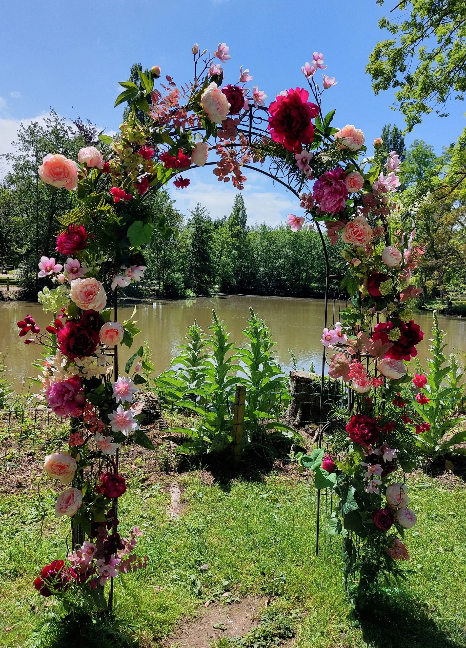 ARCHE EN FLEURS ARTIFICIELLES, par Apothéose, fleuriste à Caen