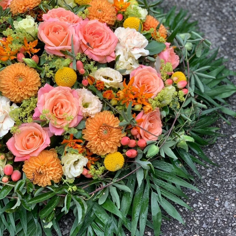 Coussin rond Deuil, par Maxime B, fleuriste à Bouguenais
