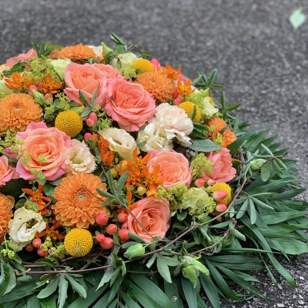 Coussin rond Deuil, par Maxime B, fleuriste à Bouguenais