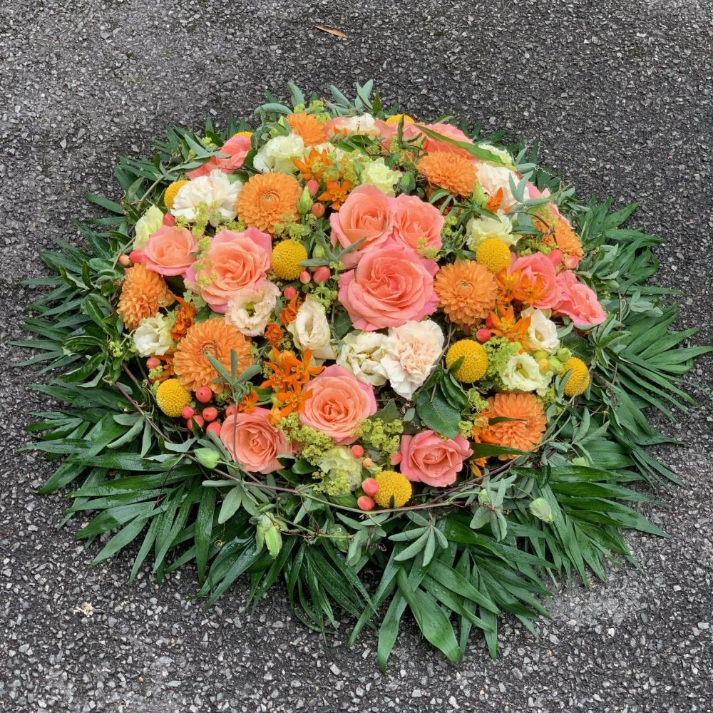 Coussin rond Deuil, par Maxime B, fleuriste à Bouguenais