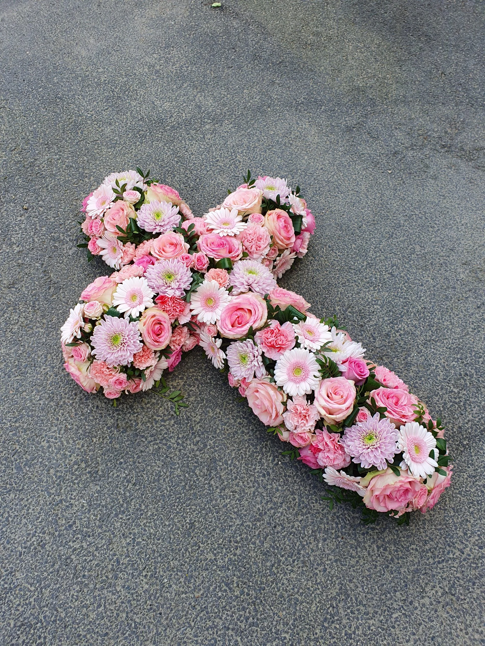 Croix, par Lilas Rose Artisan Fleuriste Verzy, fleuriste à Verzy