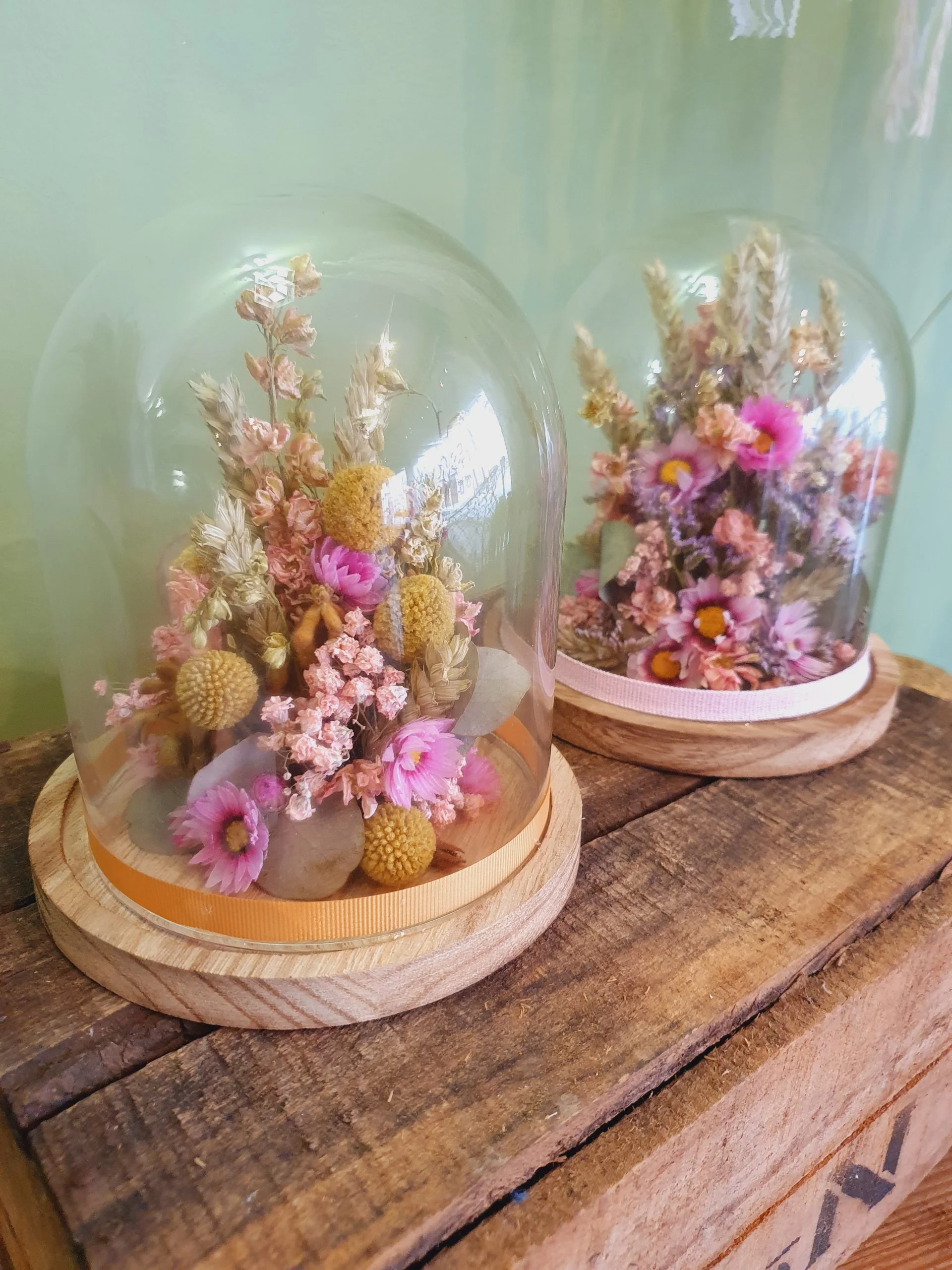 Cloche en fleurs séchées, par Lilas Rose Artisan Fleuriste Verzy, fleuriste à Verzy