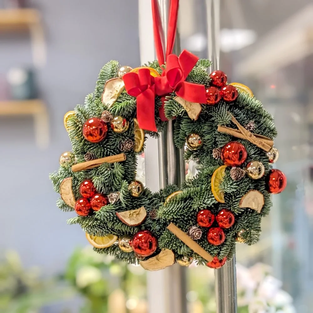 Couronne de sapin, par Nicyr Artisan Fleuriste, fleuriste à Paris