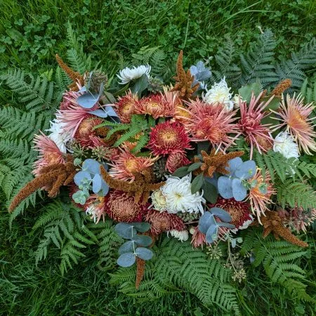 Gerbe de Deuil, par La Fabrik à Fleurs, fleuriste à Breteil