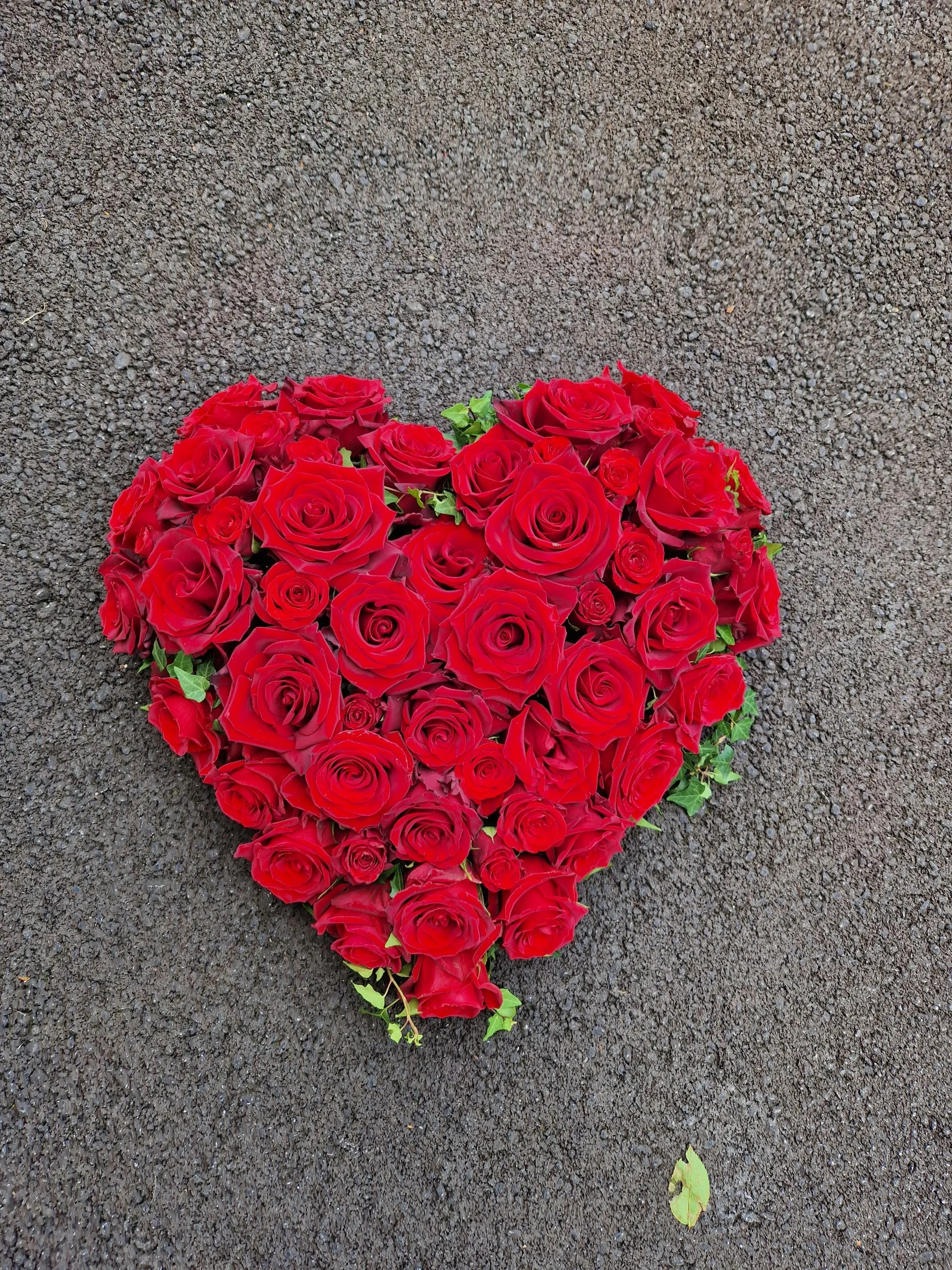 deuil coeur, par Jo lafleur, fleuriste à Besançon