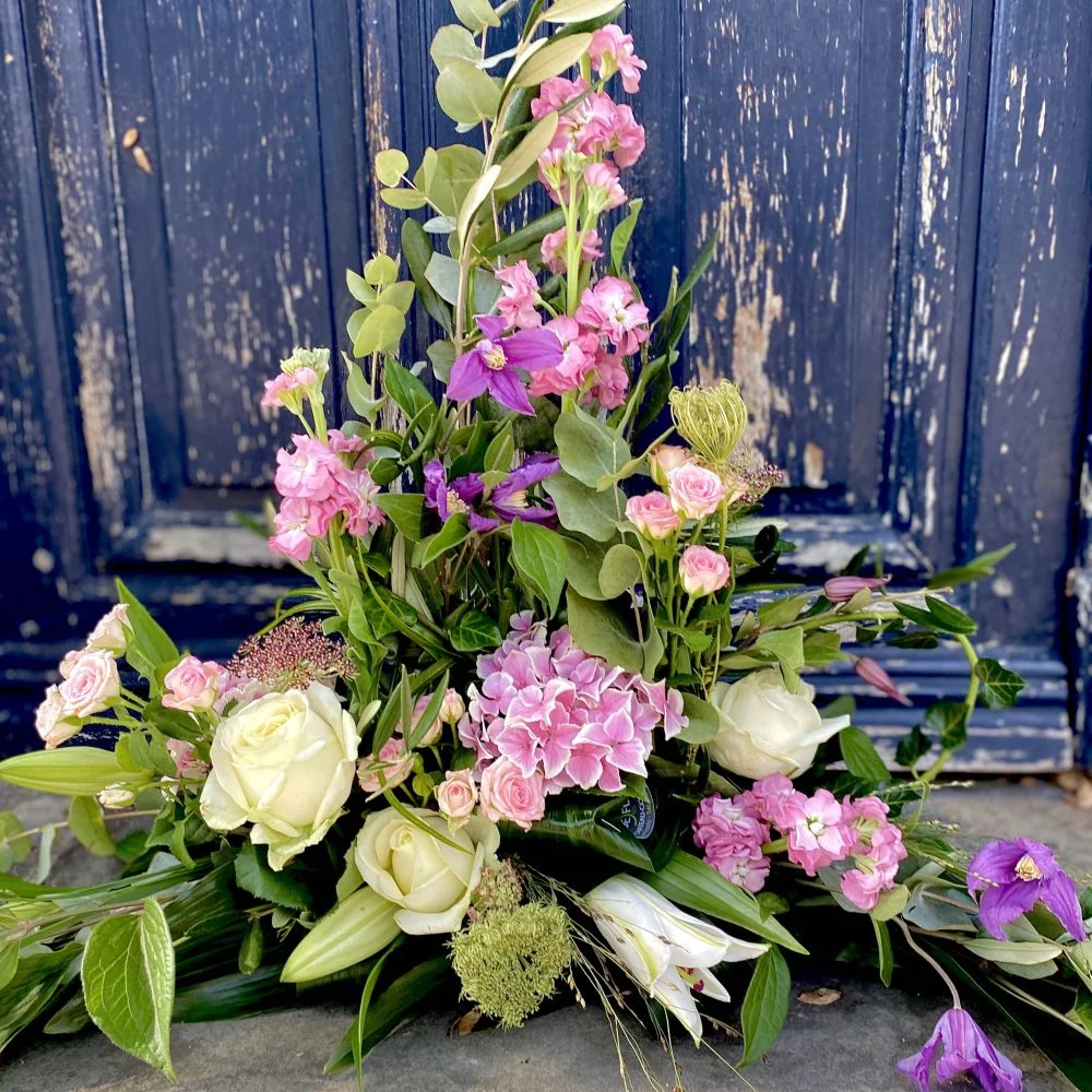 Raquette hauteur Deuil, par Avenue des Fleurs, fleuriste à Château-Gontier-sur-Mayenne