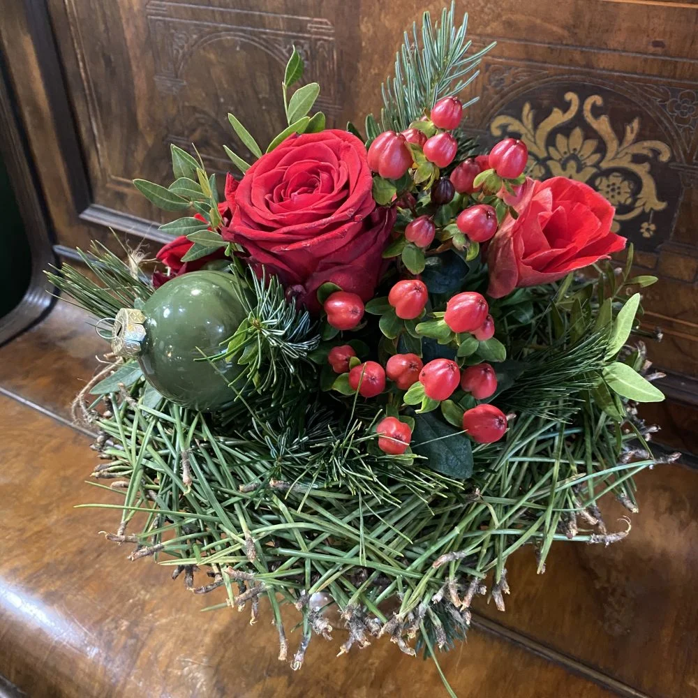 Bouquet De Noël Rouge, par Isabelle Brethomé, fleuriste à Les Sables-d'Olonne