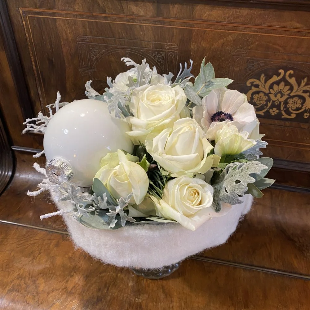 Bouquet De Noël Blanc, par Isabelle Brethomé, fleuriste à Les Sables-d'Olonne