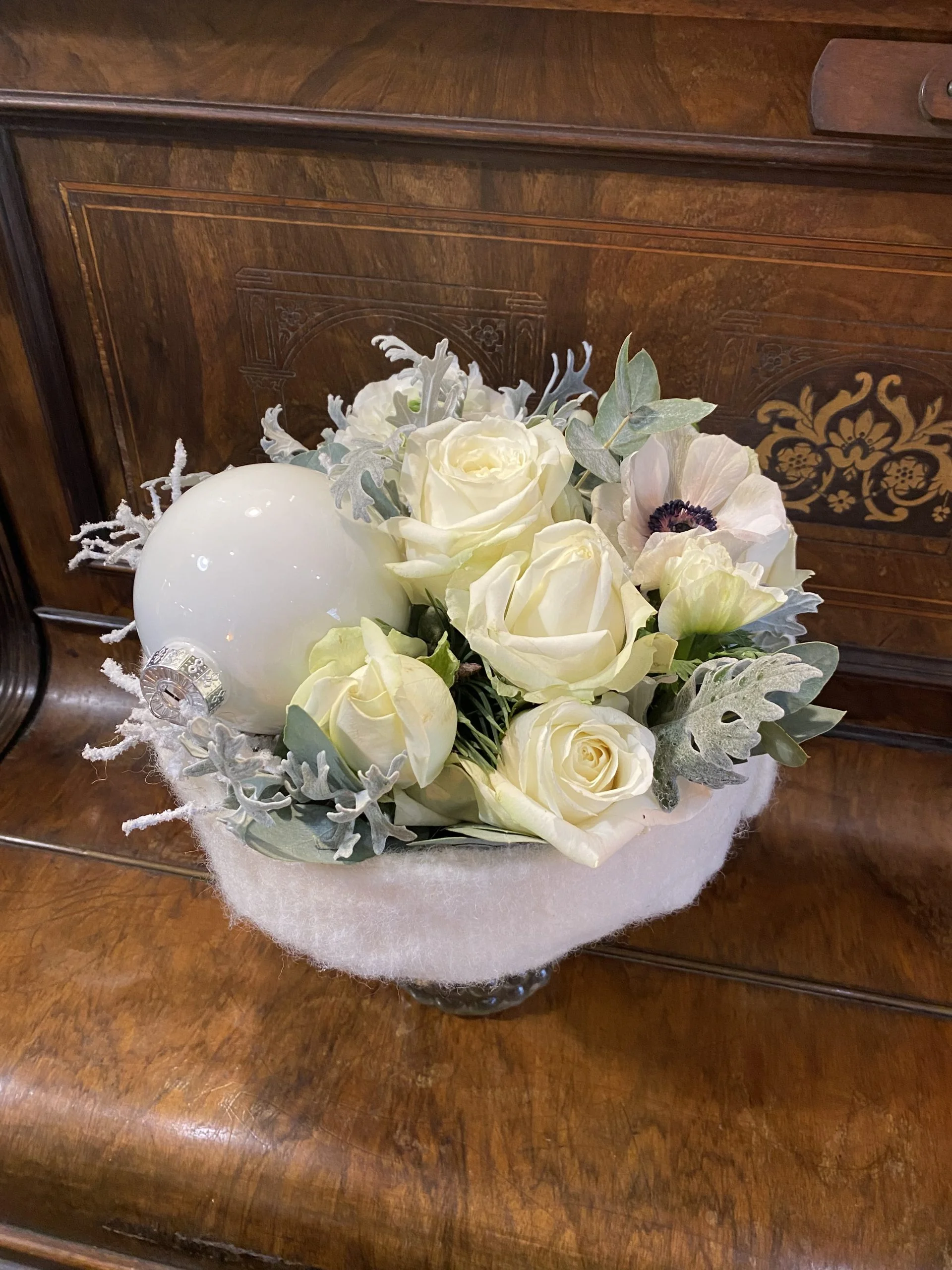 Bouquet De Noël Blanc, par Isabelle Brethomé, fleuriste à Les Sables-d'Olonne