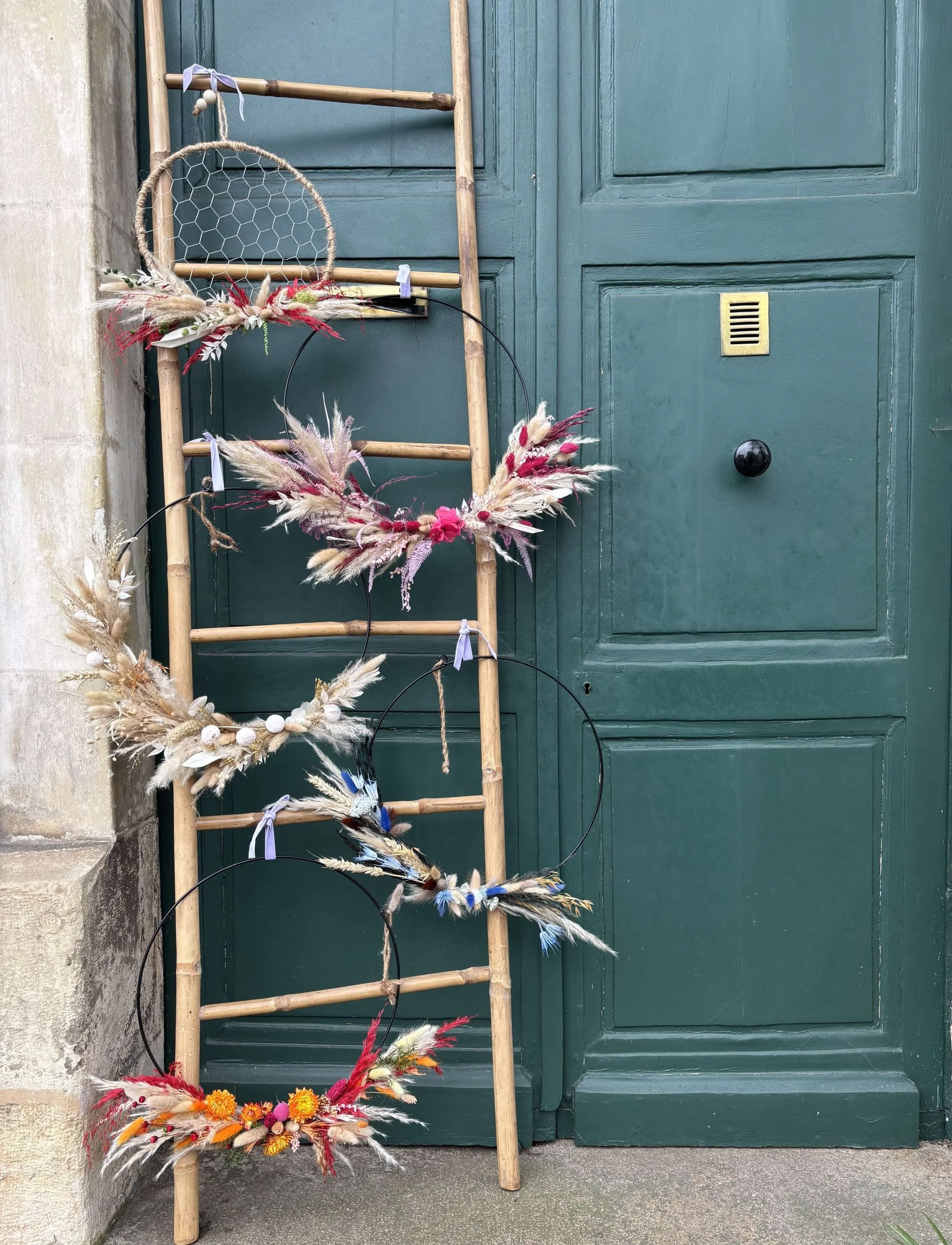 Couronne de fleurs séchées, par Avenue des Fleurs, fleuriste à Château-Gontier-sur-Mayenne