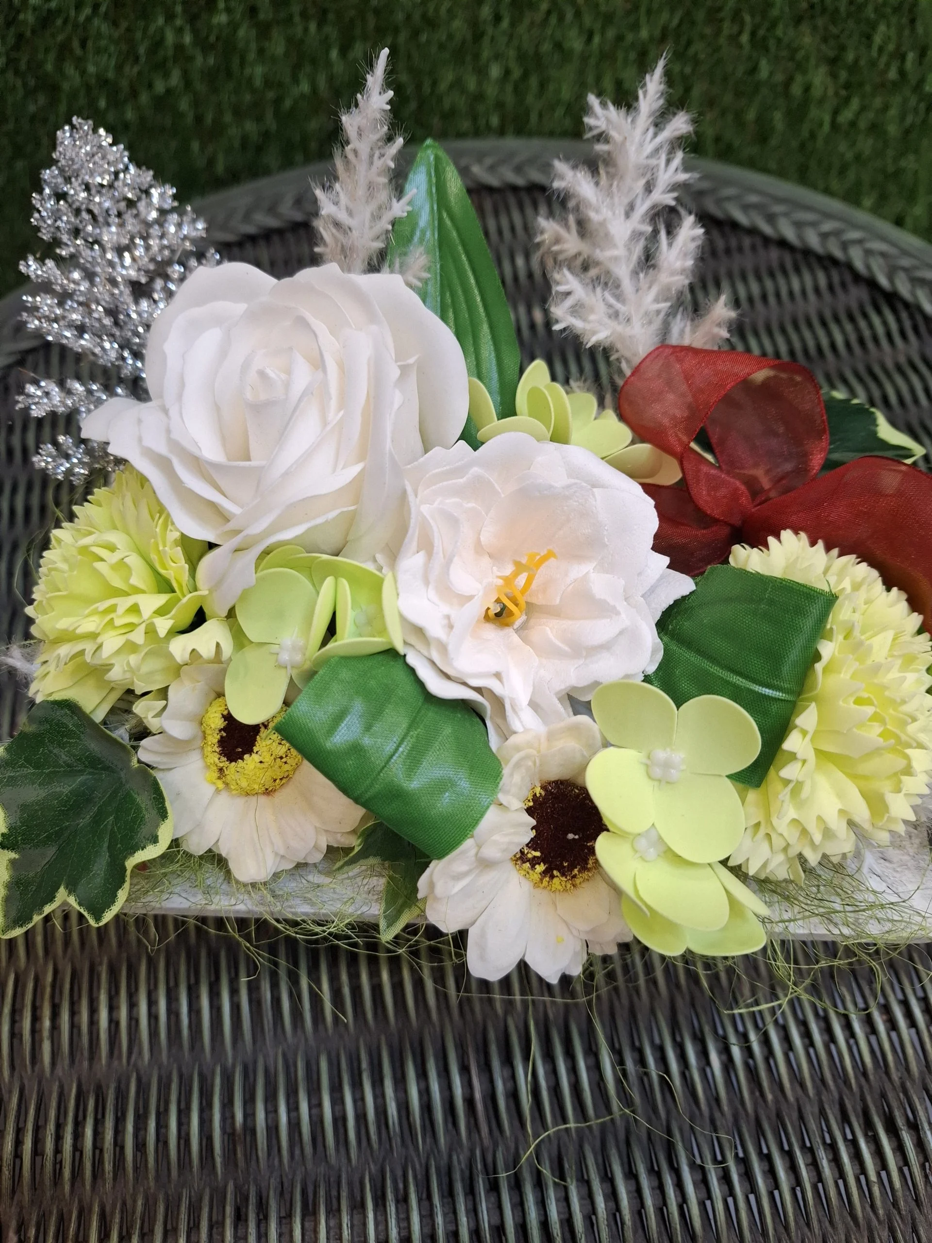 Composition allongée Poète, par MISS JANY FLEURS, fleuriste à Roubaix
