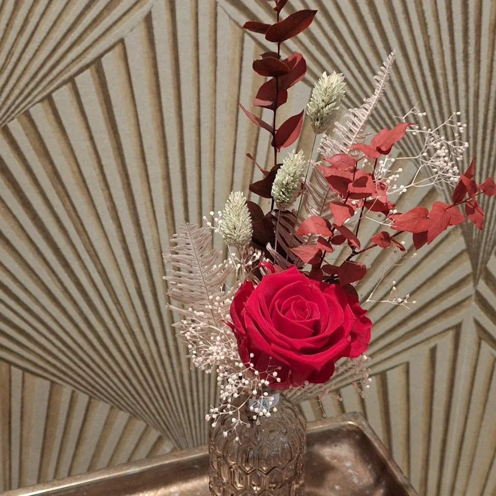 bouteille d amour, par Art Floral Le Puy en Velay, fleuriste à Le Puy-en-Velay