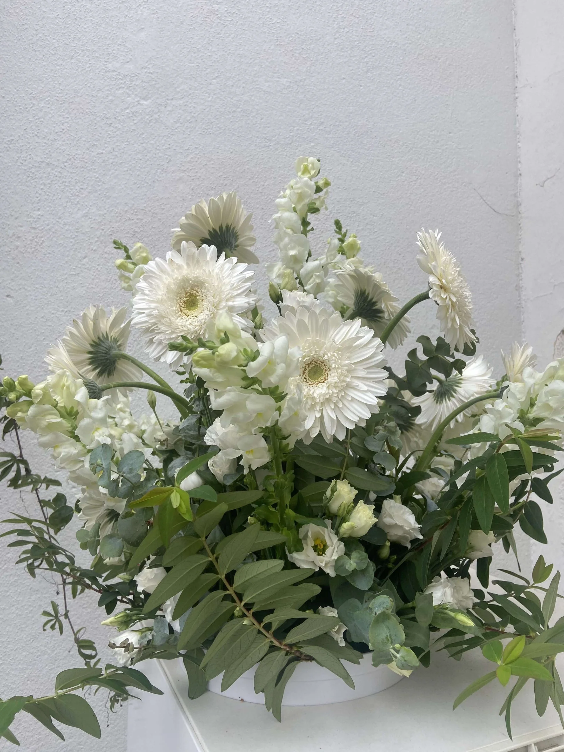 Composition de Deuil, par Eglantine Fleuriste, fleuriste à Bouguenais