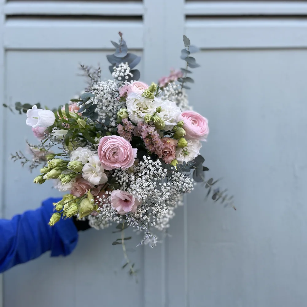 Bouquet rose pale de saison, par Rose Et Chardon, fleuriste à Meudon