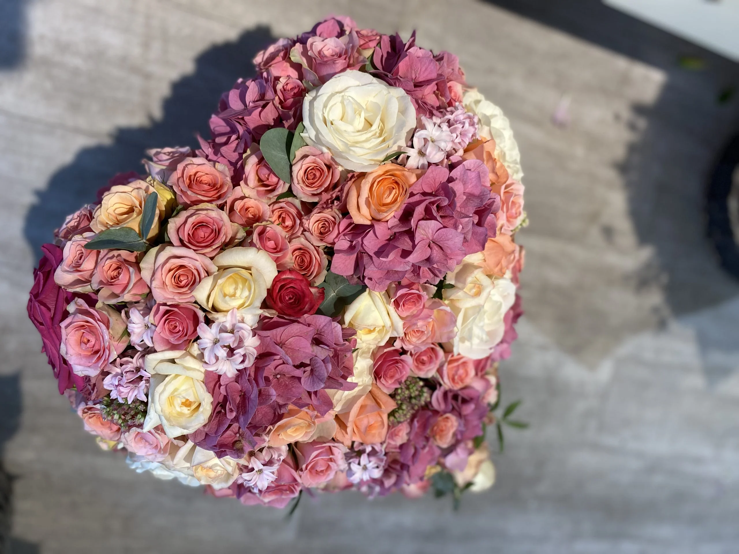 Coeur, par Magnolia Fleuriste, fleuriste à Antibes