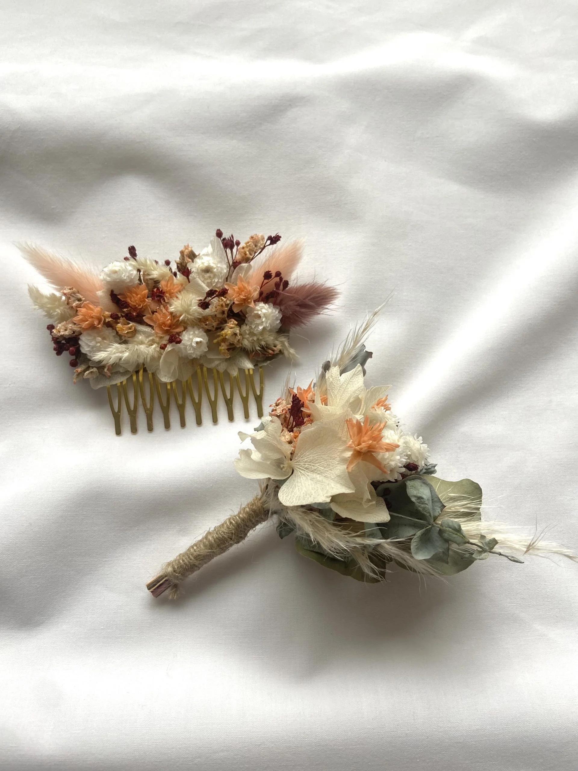 Duo peigne et boutonnière, par Eglantine Fleuriste, fleuriste à Bouguenais