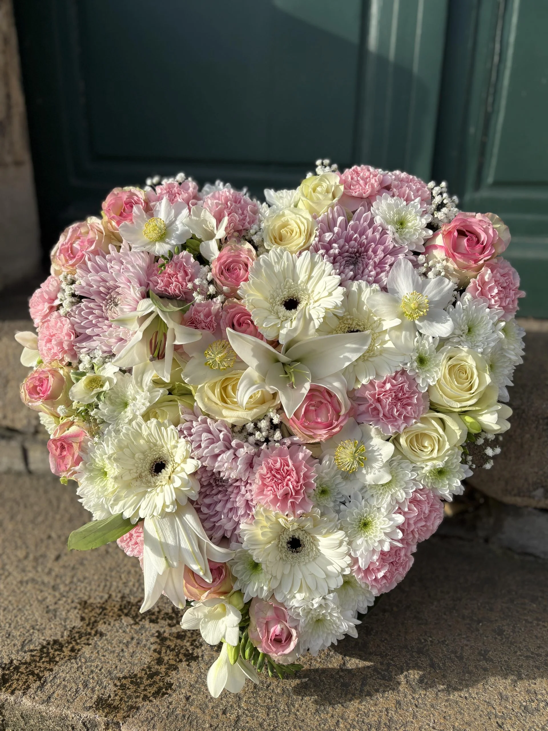 Coeur deuil, par Avenue des Fleurs, fleuriste à Château-Gontier-sur-Mayenne