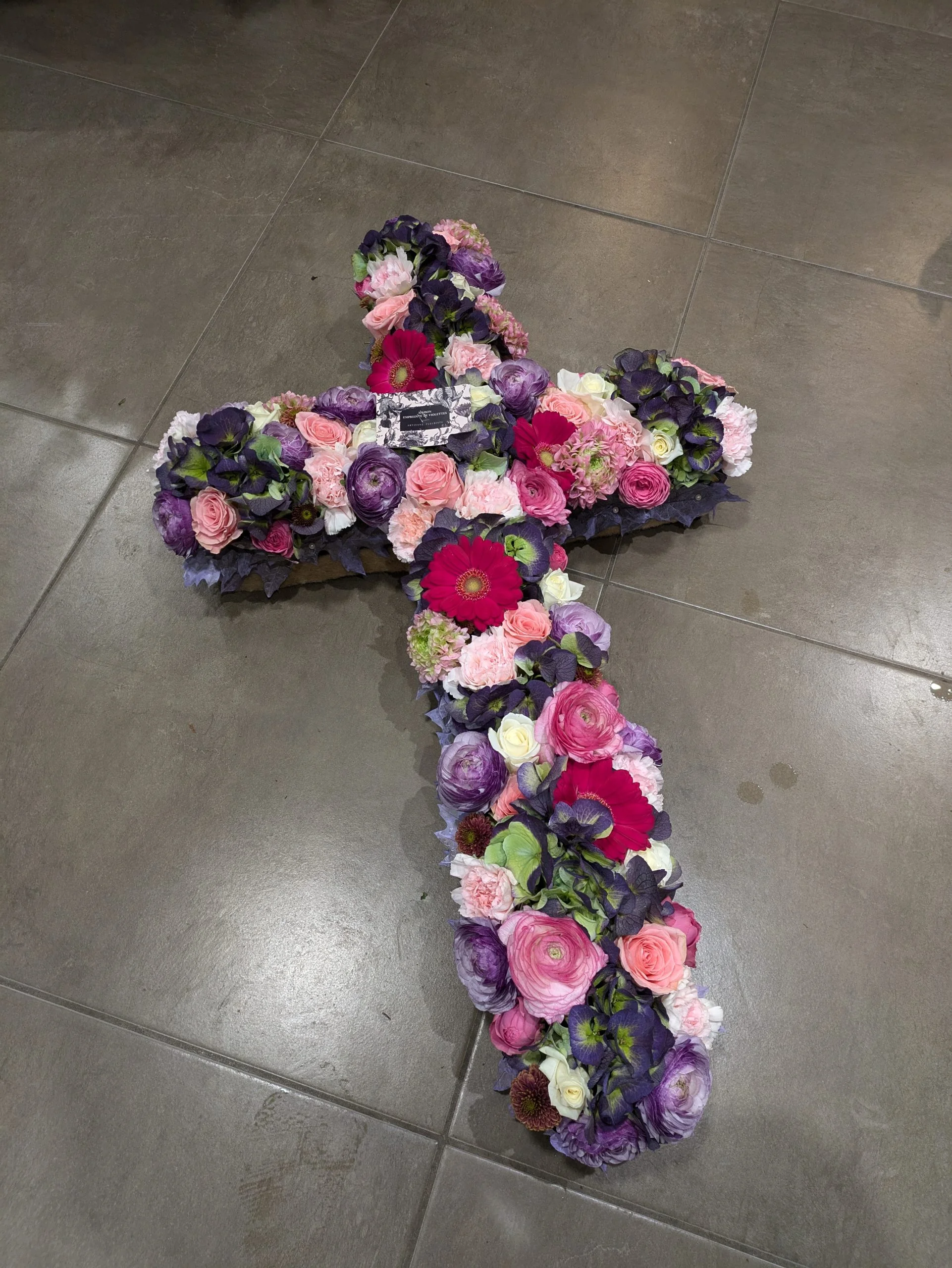 Crux, par Empreinte de Violettes, fleuriste à Six-Fours-les-Plages