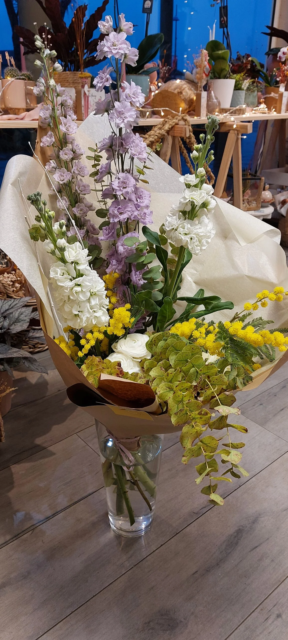 Bouquet longues tiges appelé aussi bouquet linéaire, par Gaïa, fleuriste à Ondres