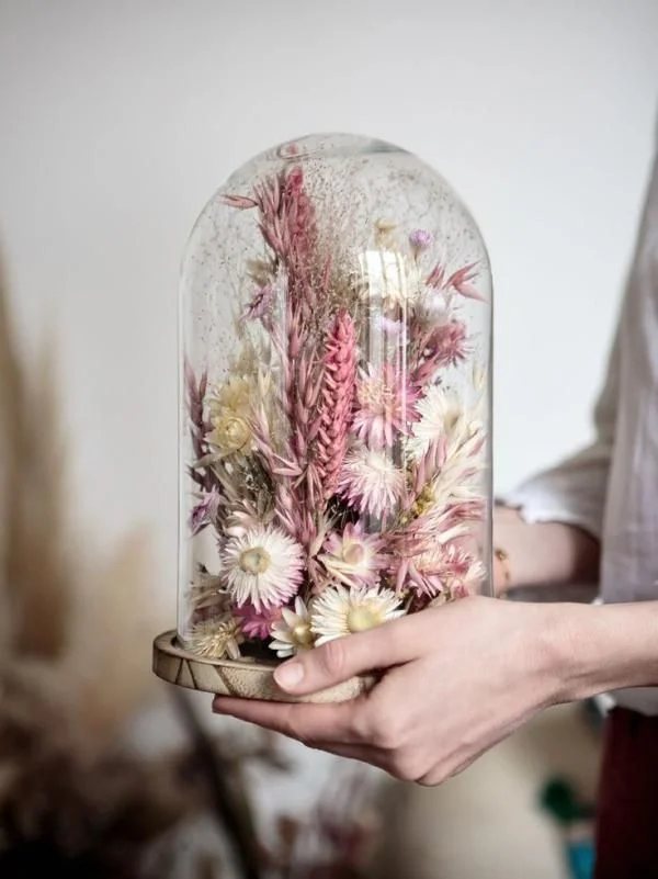 Cloche de fleurs sechées taille L, par Art Végétal, fleuriste à Corbas