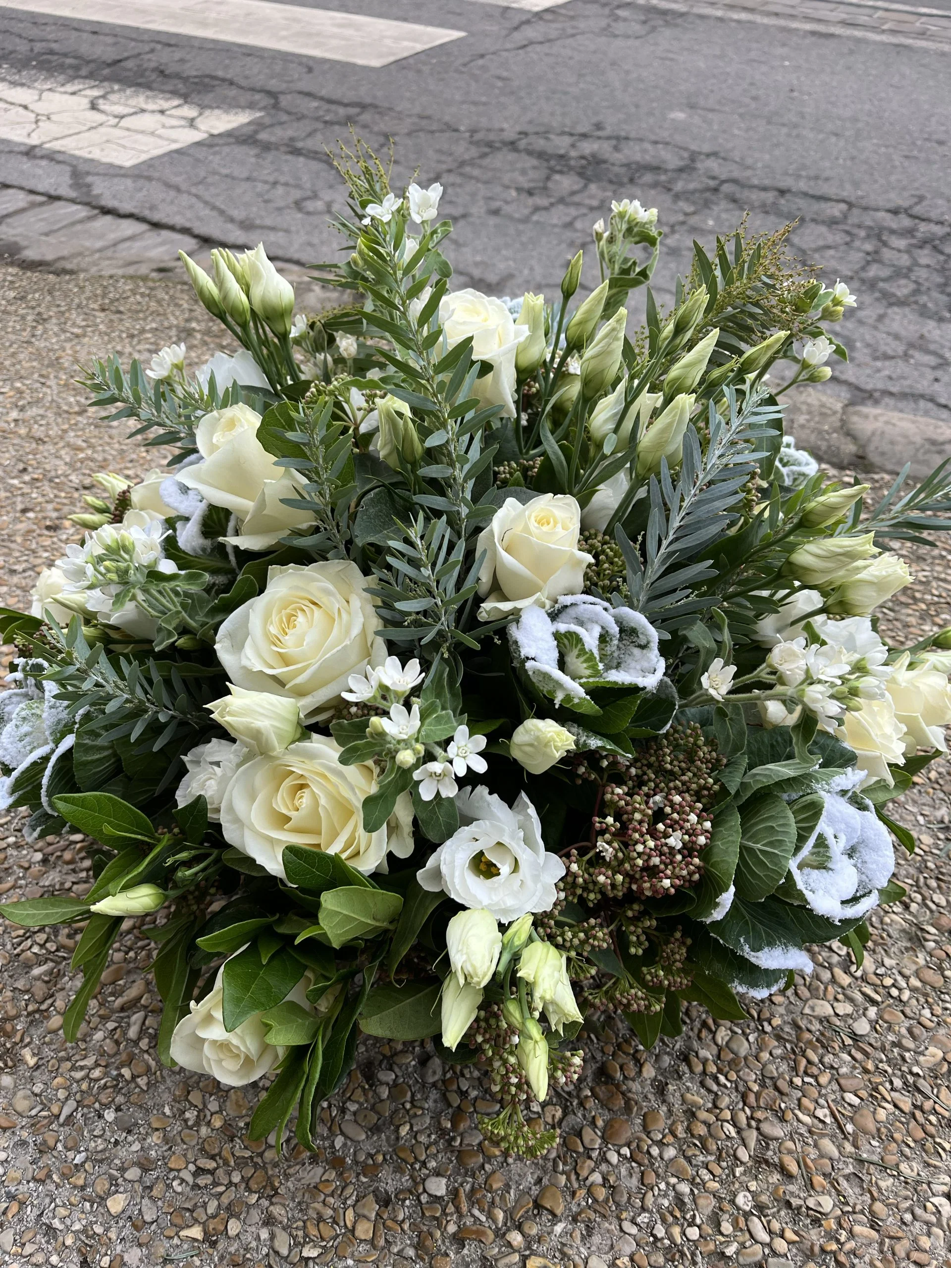 Coussin de deuil, par 15 Au Jardin, fleuriste à Bièvres