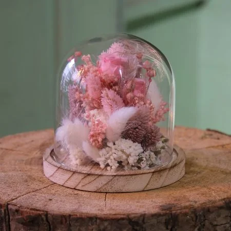 Cloche de fleurs sechées taille M, par Art Végétal, fleuriste à Corbas