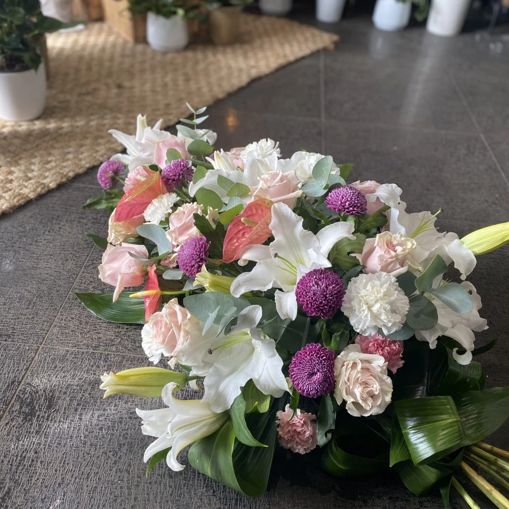 Gerbe de Deuil, par Allard Fleurs, fleuriste à Antibes