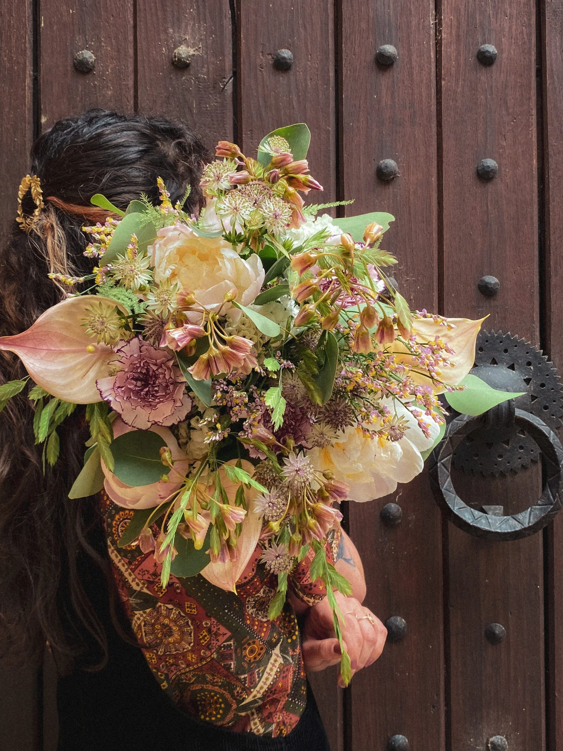 Bouquet blanc + couleur au choix, par Figa e Mimosa, fleuriste à Metz