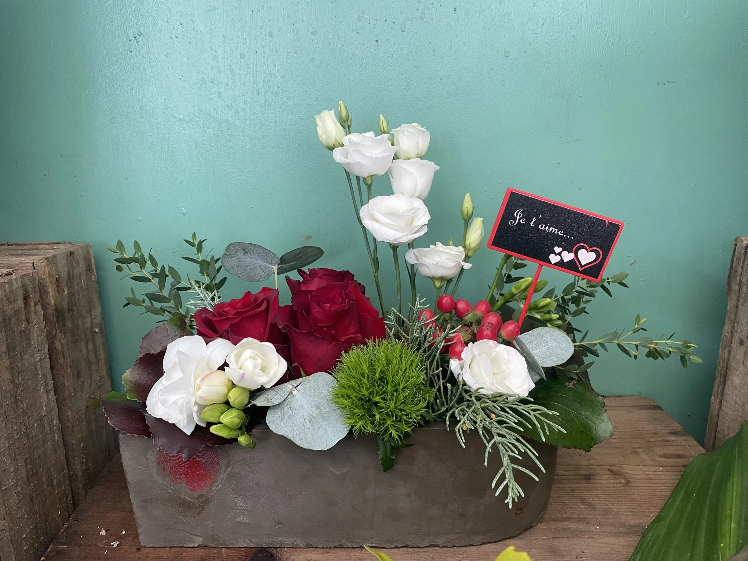composition piqué saint Valentin, par A fleurs de peau, fleuriste à Les Mureaux