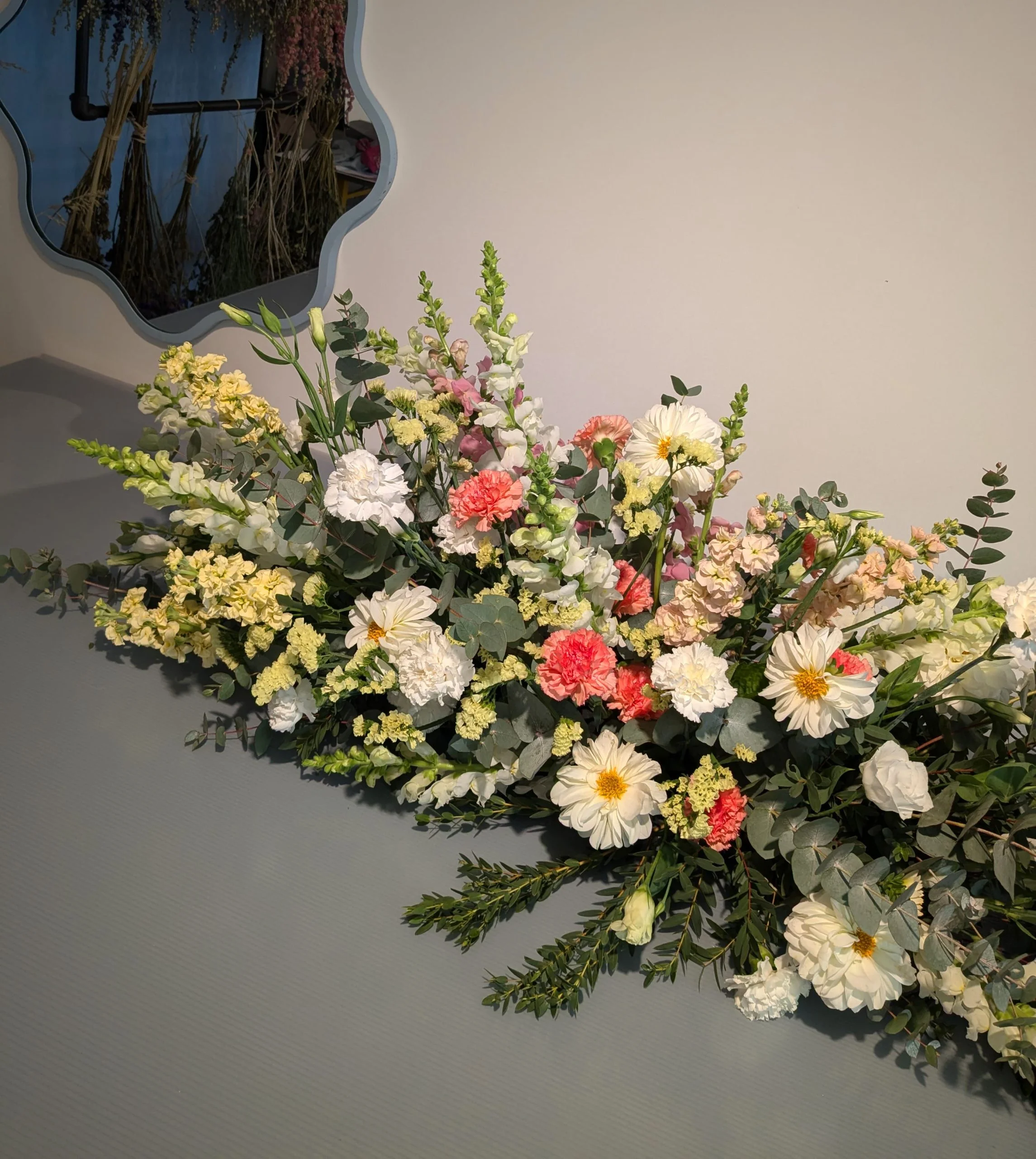 Dessus de cercueil, par Ziggy, fleuriste à Marseille