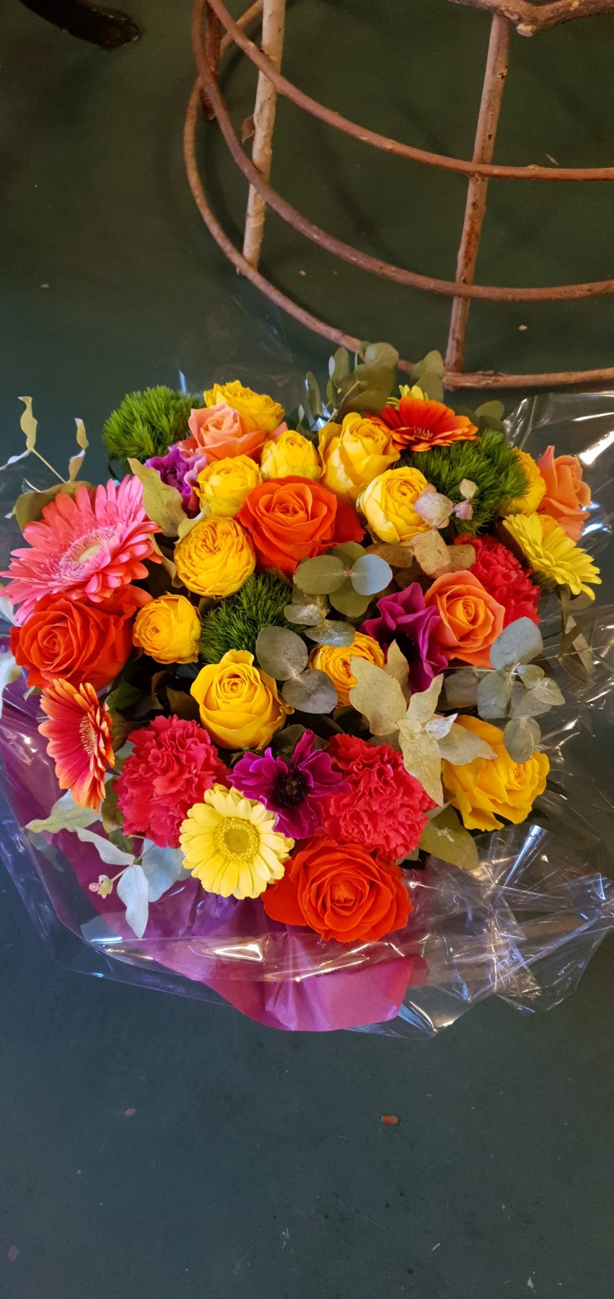 Panier de fleurs deuil, par La fleuriste, fleuriste à Bordeaux