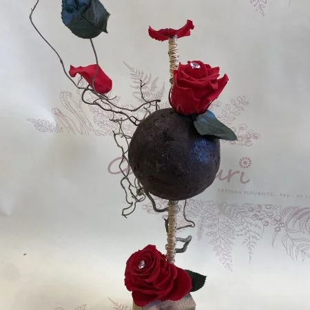 Composition de fleurs séchées et de rose éternelle, par Côté Fleuri, fleuriste à Pau