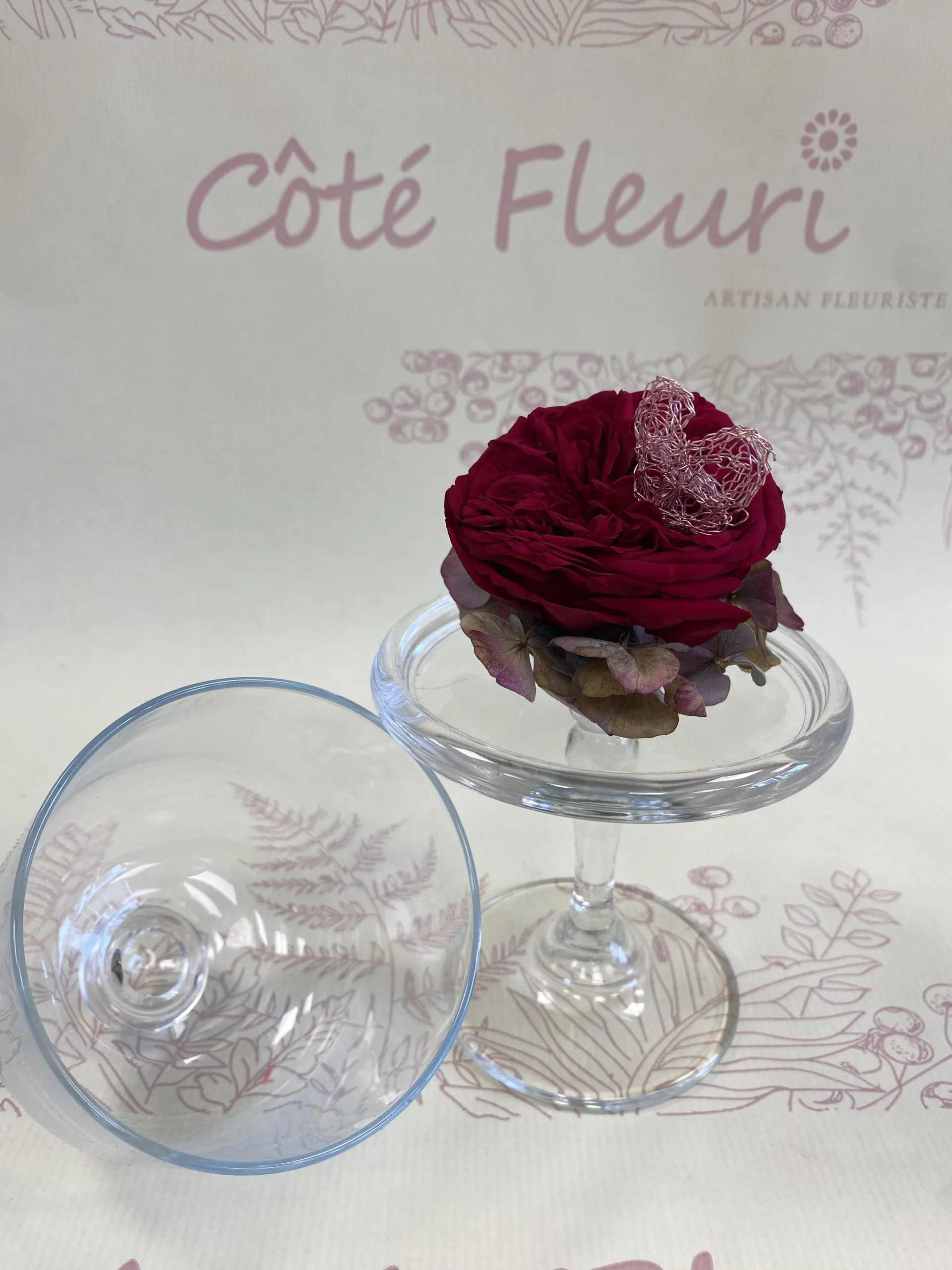 Cloche de rose éternelle, par Côté Fleuri, fleuriste à Pau
