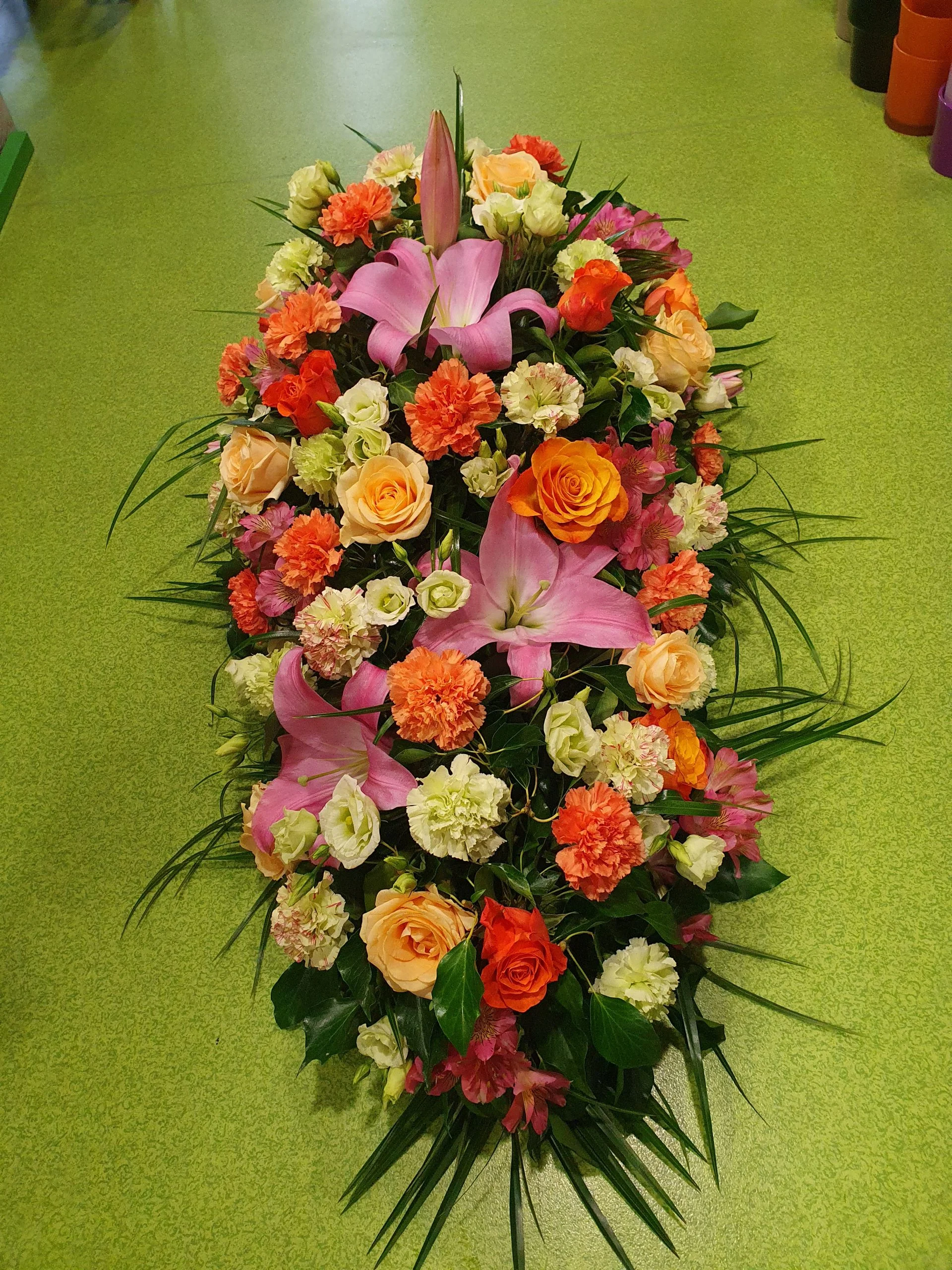 dessus de cercueil, par Julie Fleurs, fleuriste à Carmaux