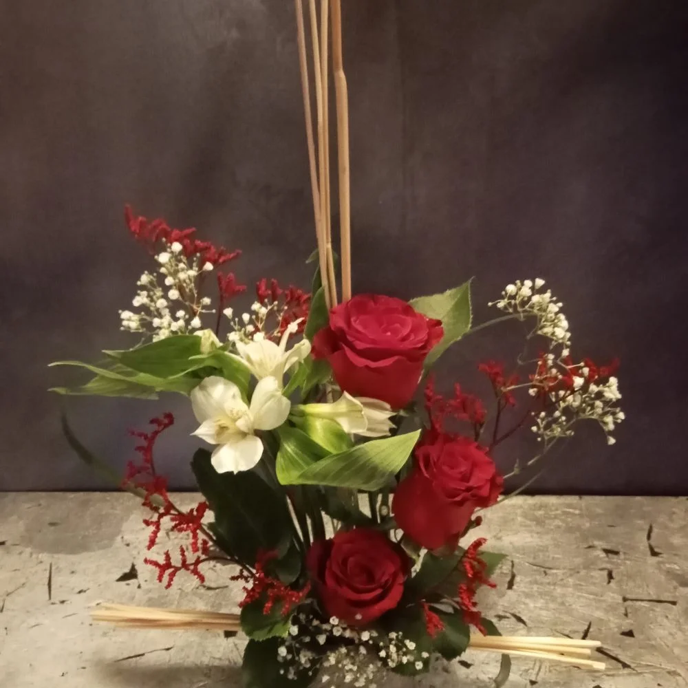 COMPOSITION PIQUEE FLEURS FRAICHES PETIT MODELE, par Lili la main verte, fleuriste à Talence