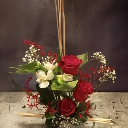 COMPOSITION PIQUEE FLEURS FRAICHES PETIT MODELE, par Lili la main verte, fleuriste à Talence