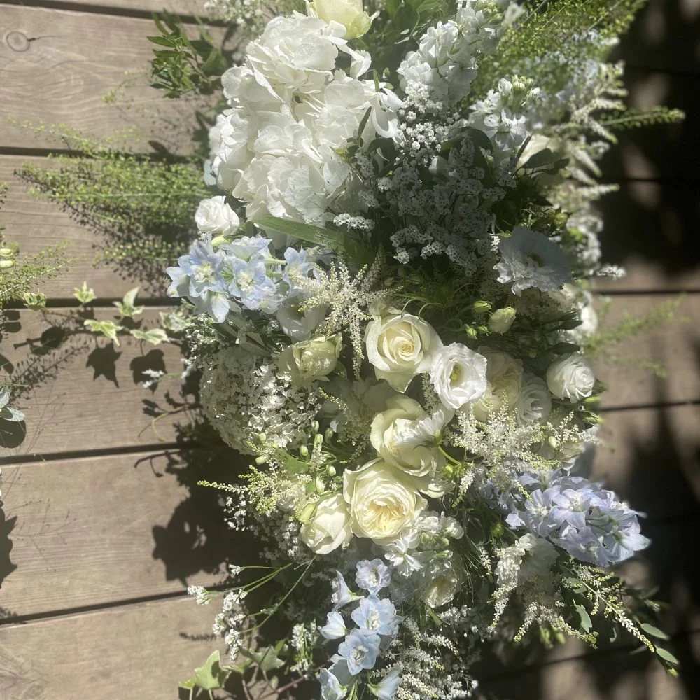 Dernier hommage, par Basille Fleurs, fleuriste à Sotteville-lès-Rouen
