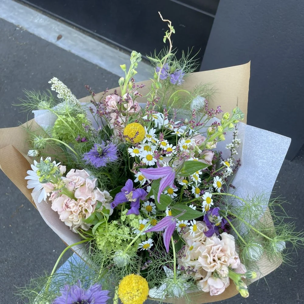 Bouquet surprise, par Les Imparfaites, fleuriste à Cesson-Sévigné