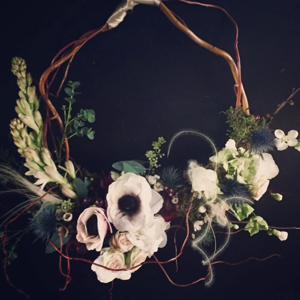 Couronne Hiver, par Basille Fleurs, fleuriste à Sotteville-lès-Rouen
