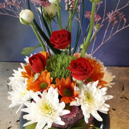 COMPOSITION PIQUEE FLEURS FRAICHES PETIT MODELE, par Lili la main verte, fleuriste à Talence