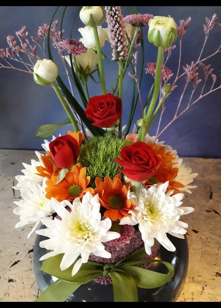 COMPOSITION PIQUEE FLEURS FRAICHES PETIT MODELE, par Lili la main verte, fleuriste à Talence