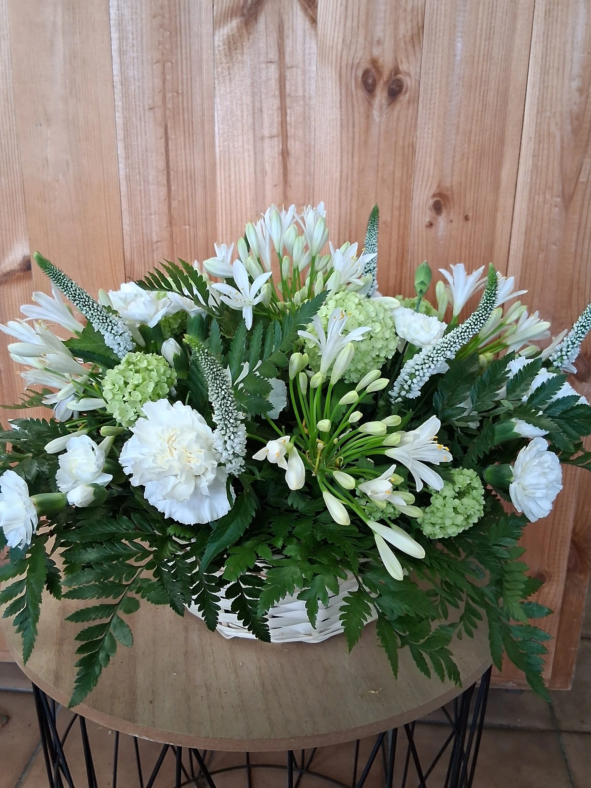 Panier Deuil, par Bonheur des fleurs, fleuriste à La Montagne