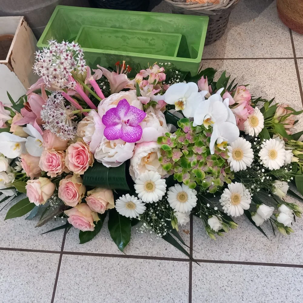 Gerbe de Deuil, par Aux Fleurs de Sha, fleuriste à Liège