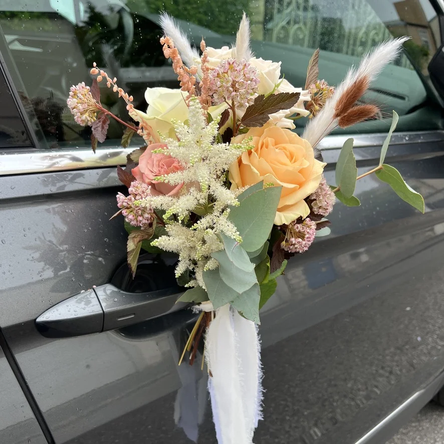 Bouquet de portière, par Hanakawa, fleuriste à Meudon