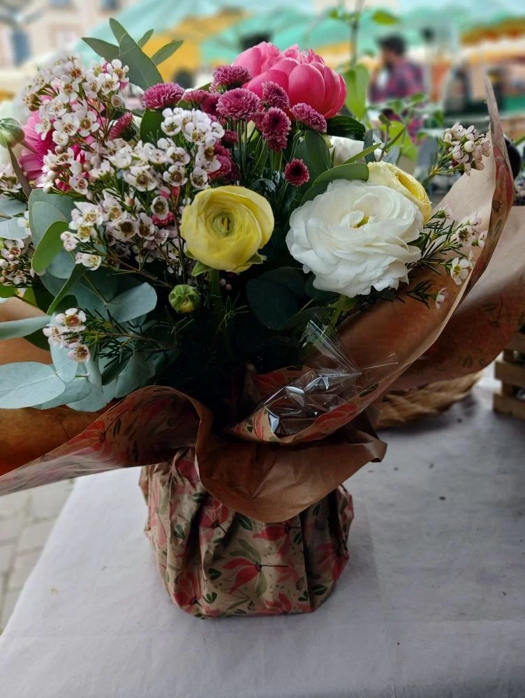 Bouquet bulle Fête des Mères, par Camomille Fleuriste Nomade, fleuriste à Rivières