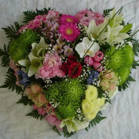 cœur deuil, par Les Fleurs de Roxane, fleuriste à Ouzouer-sur-Loire