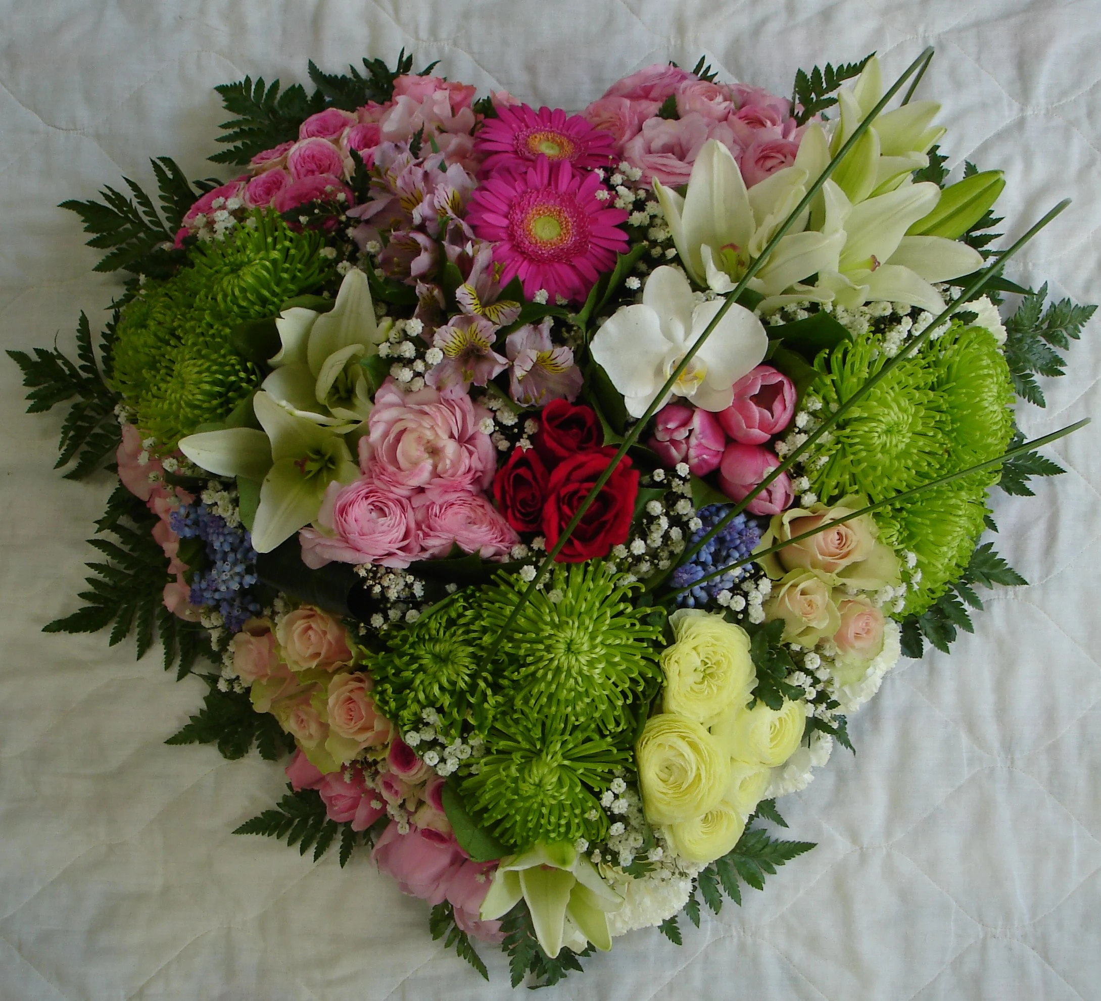 cœur deuil, par Les Fleurs de Roxane, fleuriste à Ouzouer-sur-Loire