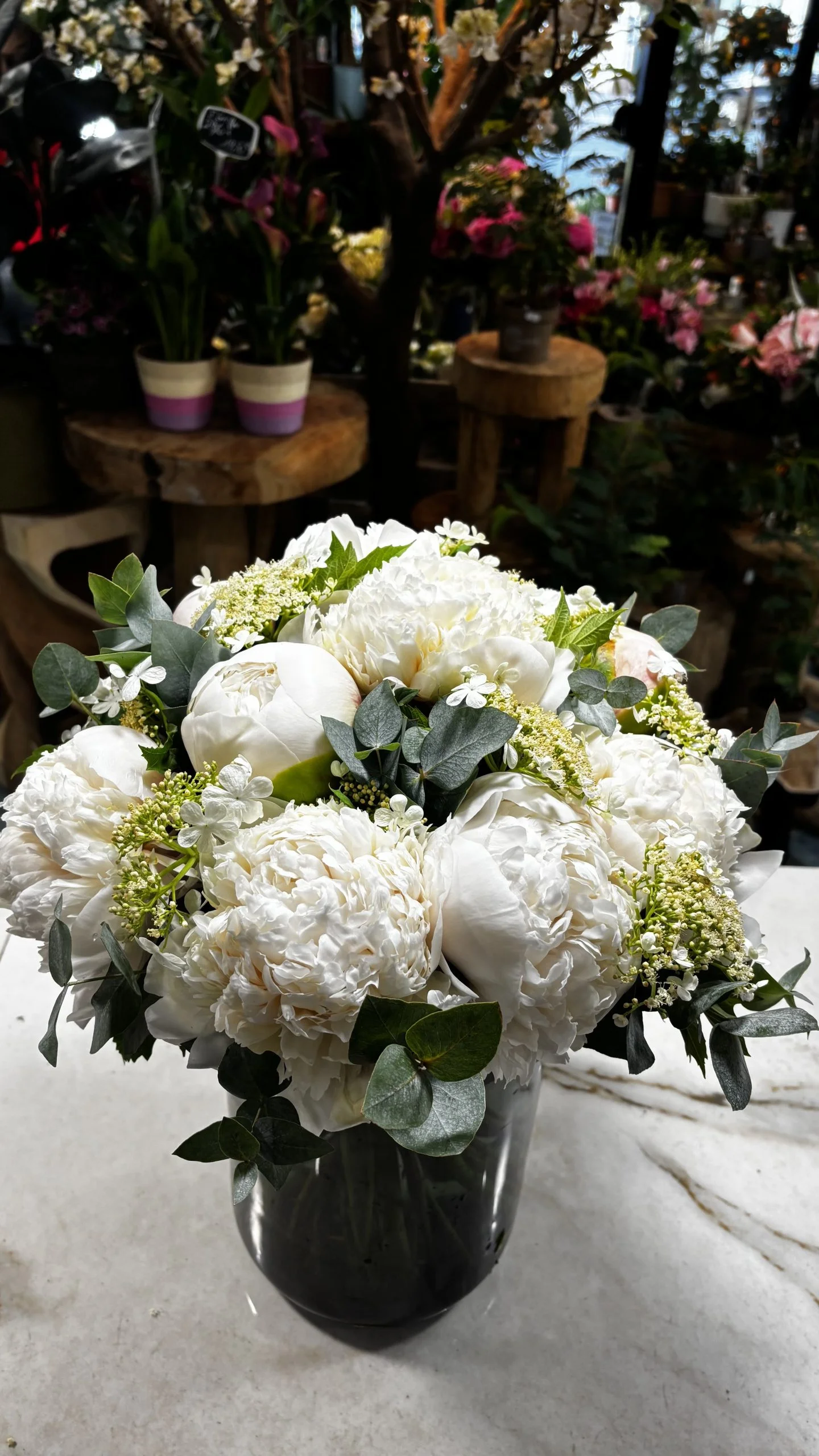 Bouquet Nuage de Pivoines (Pivoines Blanche), par Les Lys d'Auteuil, fleuriste à Paris