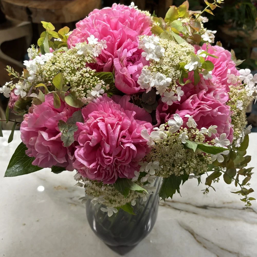 Bouquet pivoine Fushia, par Les Lys de Boulogne, fleuriste à Boulogne-Billancourt